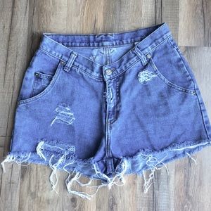 Ventage highwaisted Pin Up brand distressed shorts